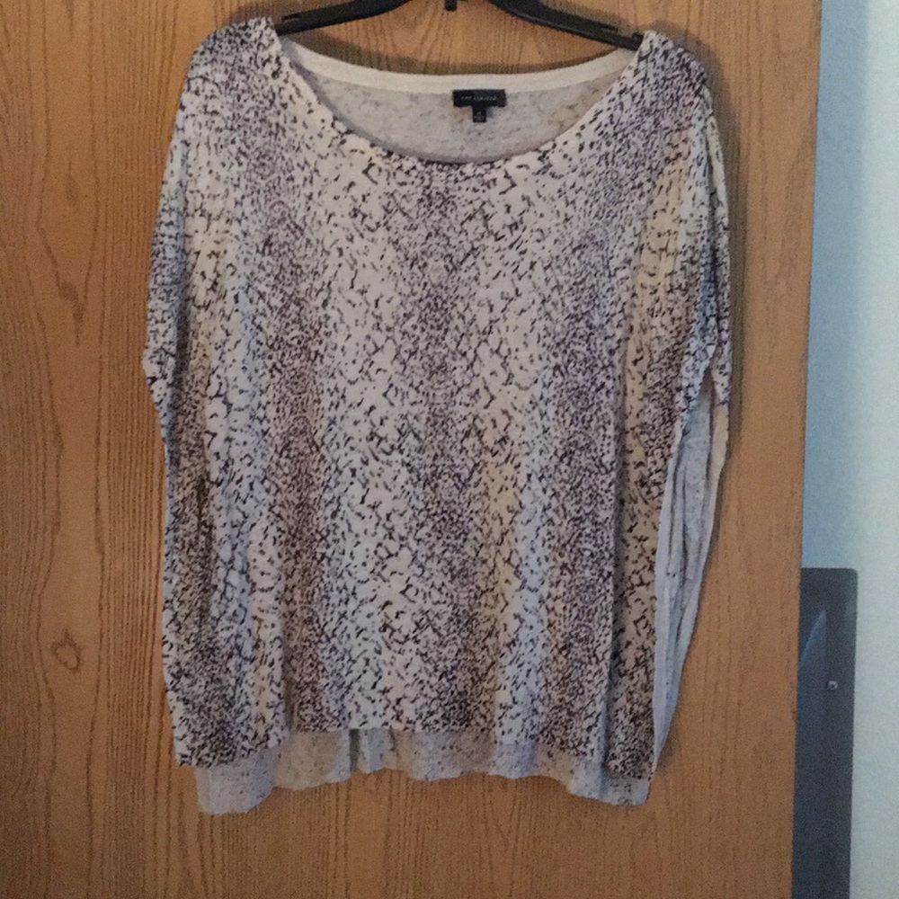 Light short sleeve sweater